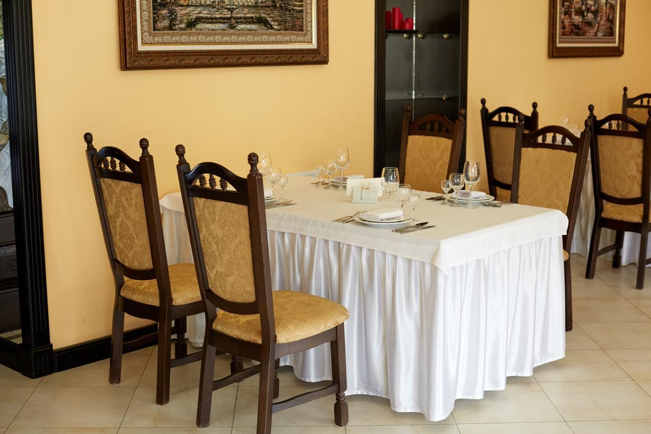 Garden Hall Τερνόπιλ Εξωτερικό φωτογραφία